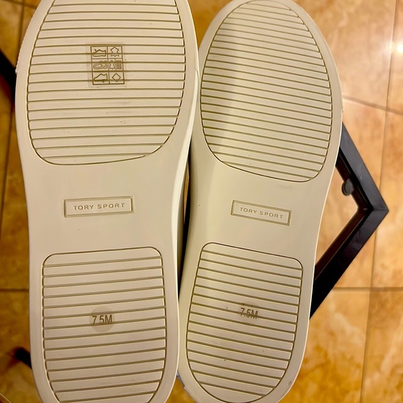 NEW Tory Burch Ruffle Leather Sneaker White & Navy size 7 1/2 - Picture 3 of 4